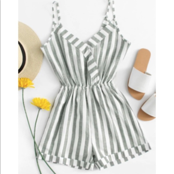 Other - 🎉HP Striped Romper size Small